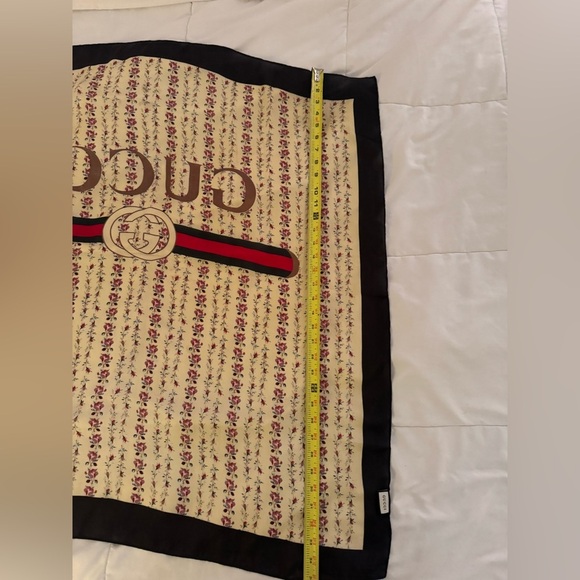 GUCCI SCARF - Picture 3 of 10